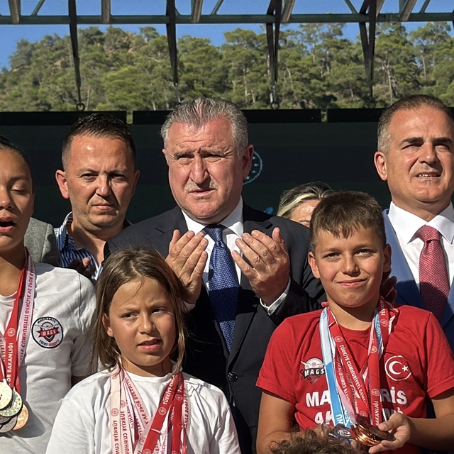 Bakan Bak'tan Marmaris'e olimpik havuz müjdesi
