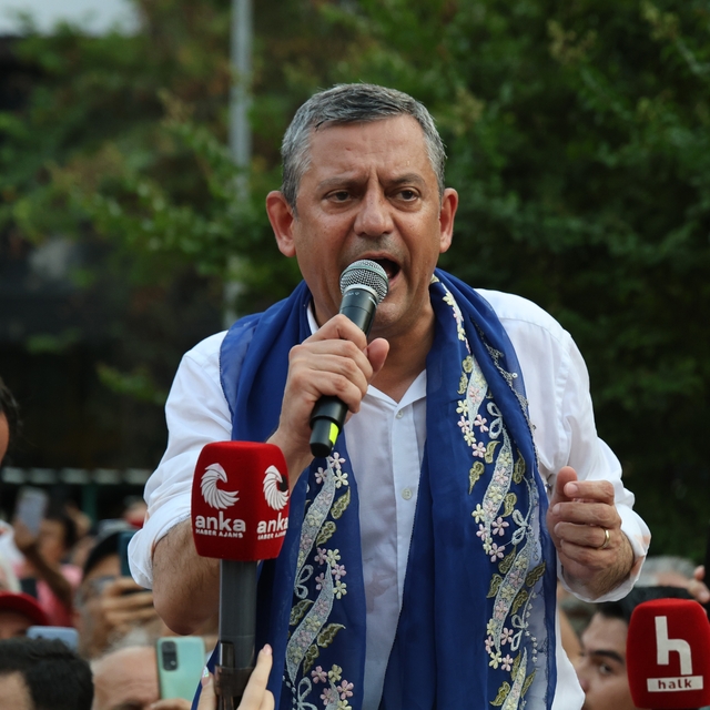 Özgür Özel'den yeni parti sinyali: "Sizi hiç üzmeden yeni bir yol açacağız"...