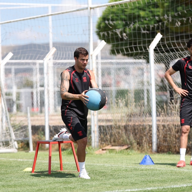 Sivasspor, çift idmanla yeni sezona hazırlanıyor