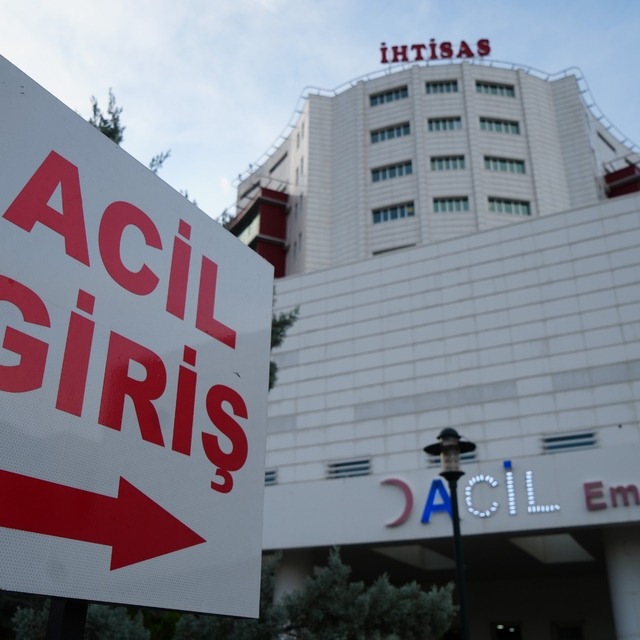 Kırıkkale'de iki otomobil çarpıştı: 6 yaralı