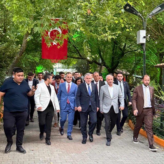 Gençlik ve Spor Bakanı Bak'tan Pınar Mahallesi'ne ziyaret