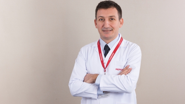 Kalp krizi belirtilerini ciddiye alın
Kardiyoloji Bölümü Uzmanı Dr. Nuri Cömert:
"Erkeklerde 45 yaşından sonra, kadınlarda ise menopoz dönemiyle birlikte risk belirgin şekilde artıyor"