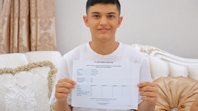 Kahramanmaraşlı depremzede LGS'de 500 tam puan aldı
Türkiye birincileri arasına giren başarılı öğrenci: "Önemli olan düzenli çalışmak"