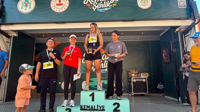 Kemaliye sokaklarında spor coşkusu yaşandı