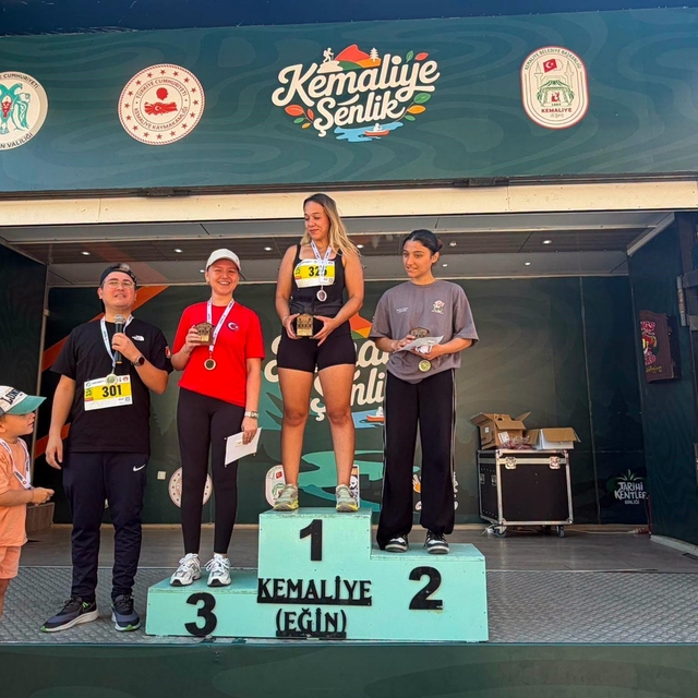 Kemaliye sokaklarında spor coşkusu yaşandı