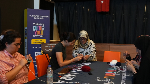 Van'da Türkiye Kültür Yolu Festivali'ne renkli başlangıç