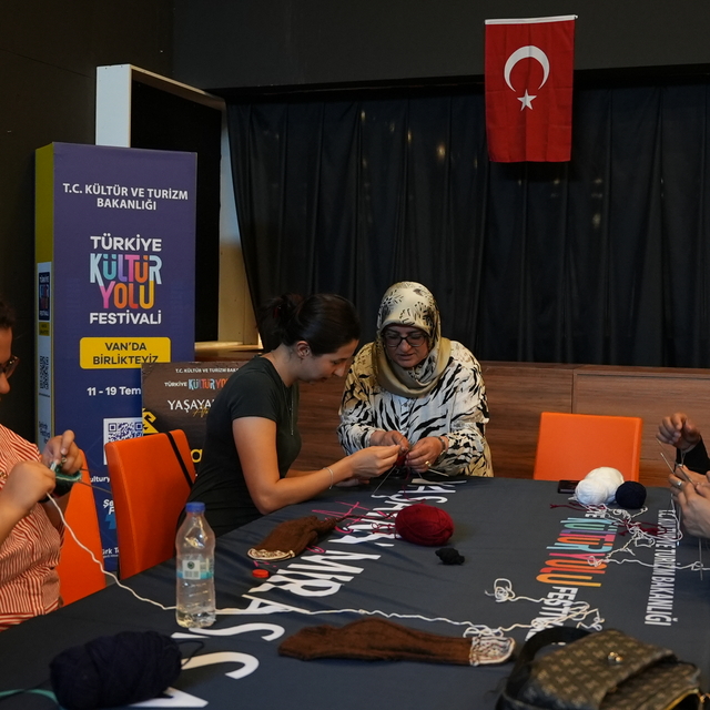Van'da Türkiye Kültür Yolu Festivali'ne renkli başlangıç