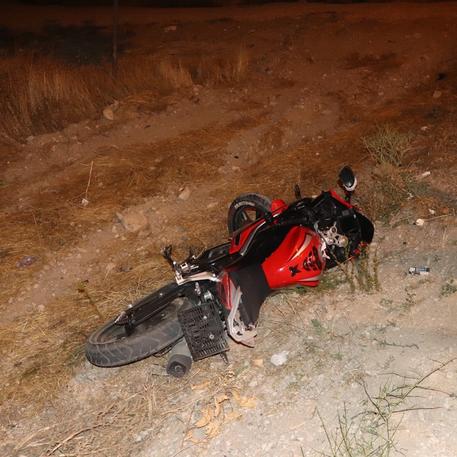 Otomobille çarpışan motosiklet şarampole savruldu: 1 yaralı