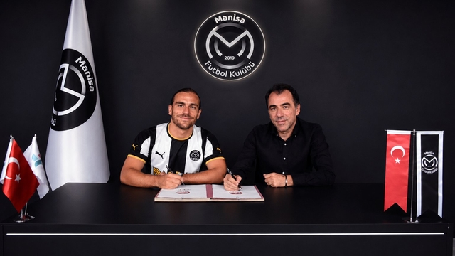 Manisa FK imza şov yaptı