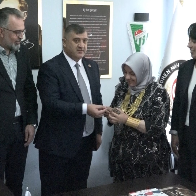 Kadınlar köyün yönetimini ele geçirdi
Jandarmalar, köyde erkek sinek bile u...