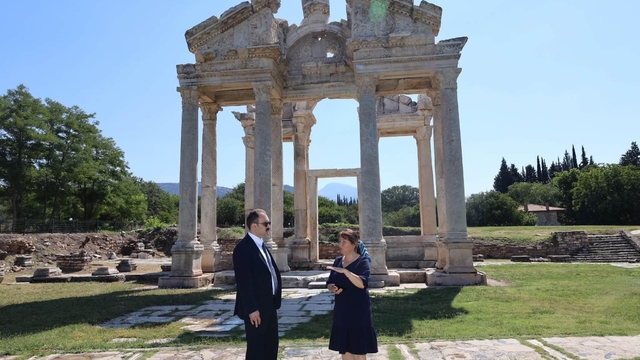 Kaymakam Battal, Afrodisias'taki çalışmaları inceledi