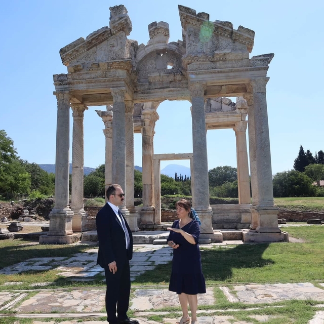 Kaymakam Battal, Afrodisias'taki çalışmaları inceledi