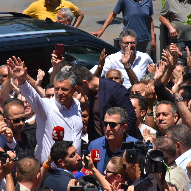 Özgür Özel: En son bir kişi kalsak da biz bu yoldan dönmeyiz