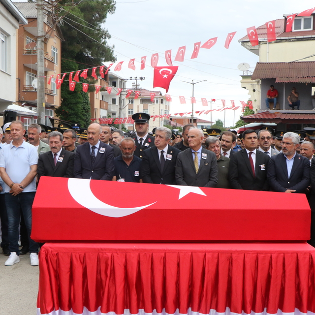 Şehit uzman çavuş son yolculuğuna uğurlandı