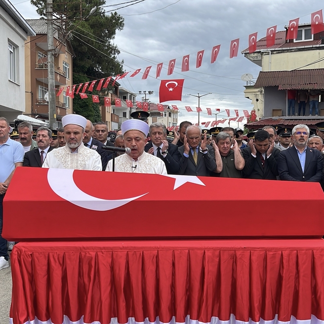 Eskişehir'de şehit olan uzman çavuş Samsun'da toprağa verildi