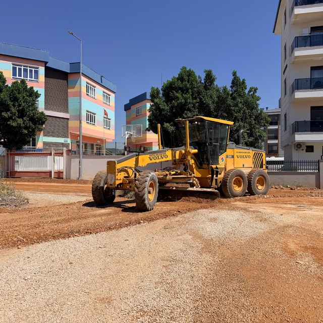 Kepez'den Demirel Mahallesi'nde  5 bin 170 metrelik sathi asfalt çalışması