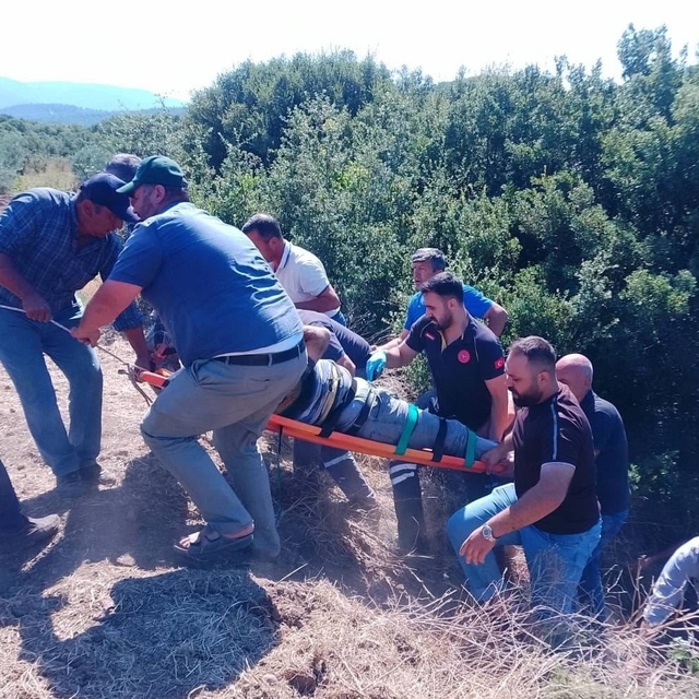 Dereye devrilen traktörün sürücüsü hayatını kaybetti