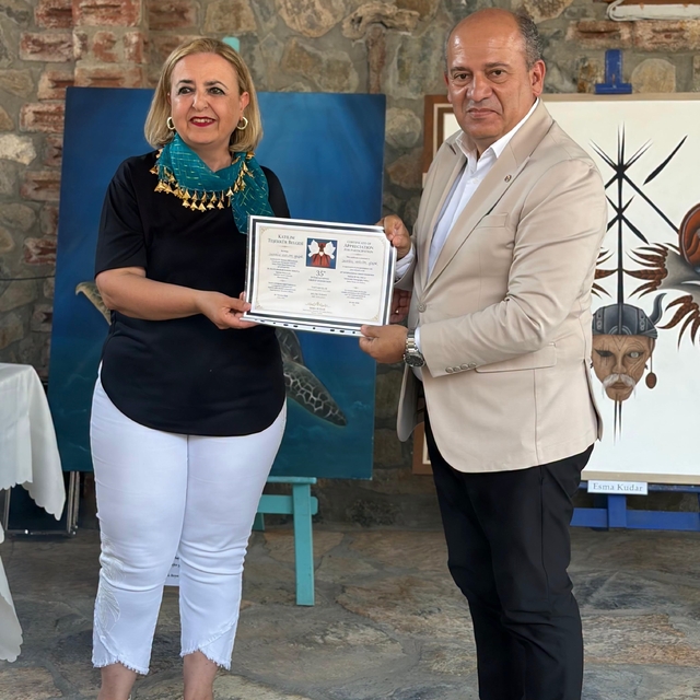 Edremit'te sanat şöleni: 35. Uluslararası Karma Sergisi kapılarını açtı