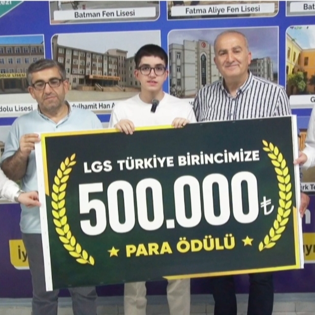 LGS'de 500 tam puan alan Muhammed'e 500 bin lira ödül
