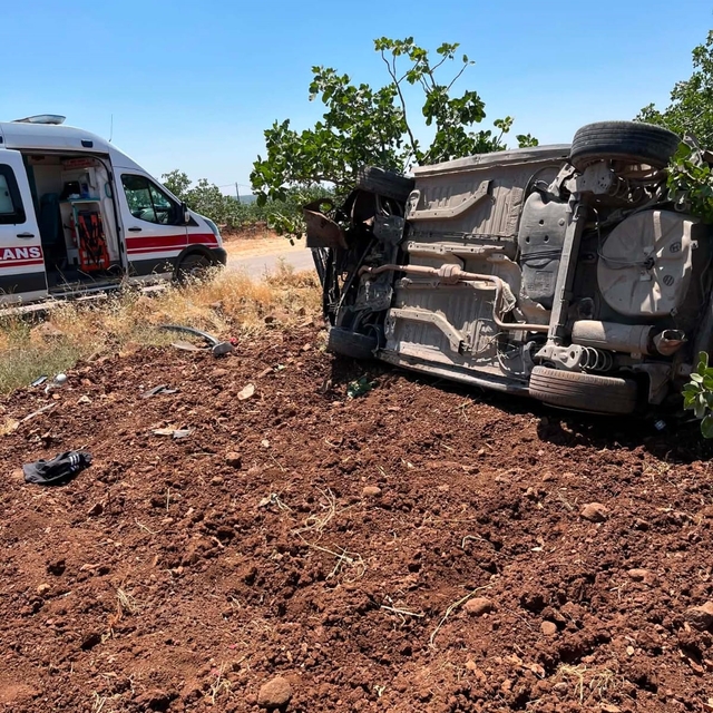Gaziantep'te takla atan otomobilde 3 kişi yaralandı