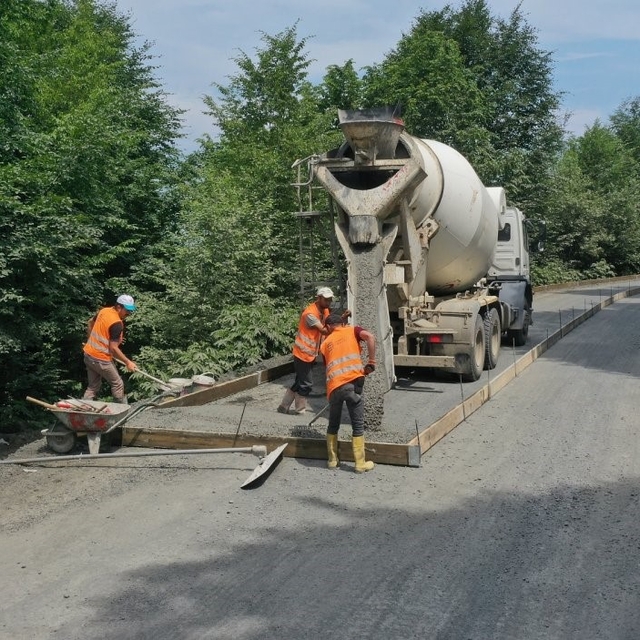 Ordu'da 3 ilçeye hizmet verecek grup yolunda beton yol çalışması başladı