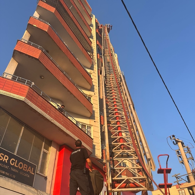 Mardin'de apartman dairesinde çıkan yangın söndürüldü