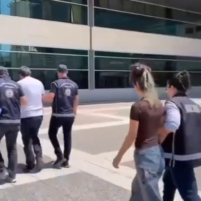 TEM Otoyolu'nda 20 düzensiz göçmen yakalandı
Operasyonda gözaltına alınan 3...