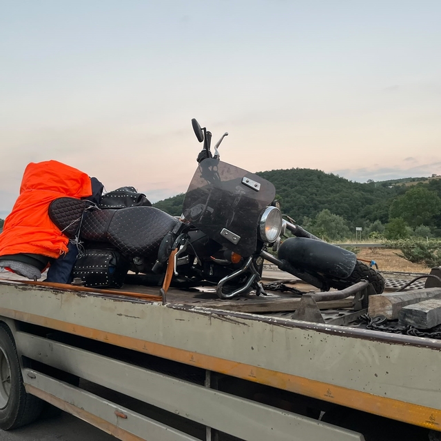 Samsun'da köpeğe çarpan motosikletteki sürücü ve yolcu yaralandı