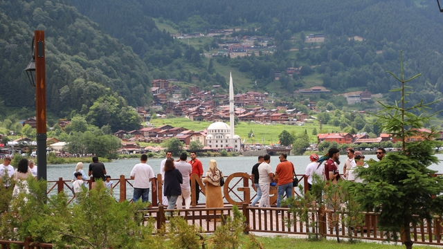 Uzungöl'de turizm sezonu hareketlendi, otellerde doluluk arttı