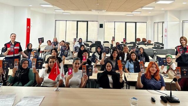 Gediz OSB'de çalışan kadınlara KADES eğitimi