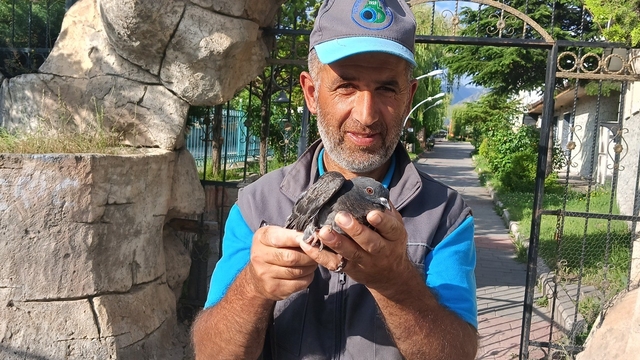 Temizlik işçisinden yürek ısıtan davranış