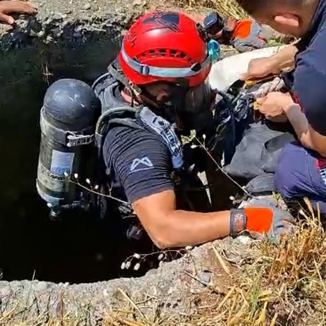 Mersin'de 18 metrelik kuyuya düşen keçi kurtarıldı