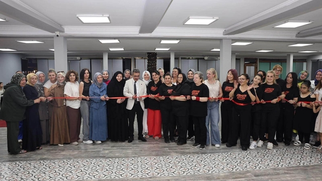 Erenler'de kadınlar için yeni merkez kapılarını açtı