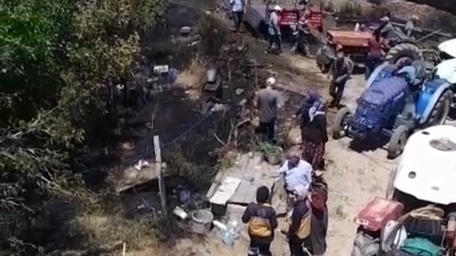 Evin avlusunda çıkan yangın büyümeden söndürüldü