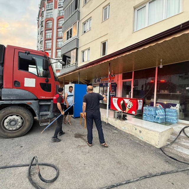 Osmaniye'de iş yeri yangını