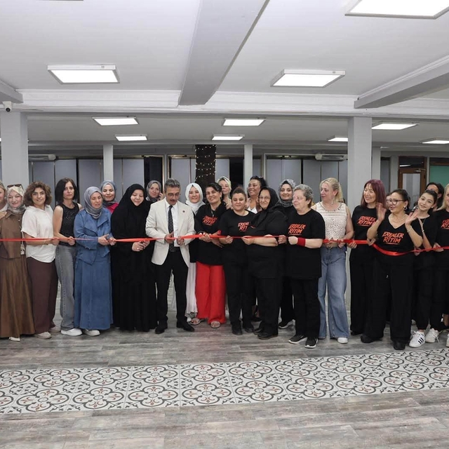Erenler'de kadınlar için yeni merkez kapılarını açtı