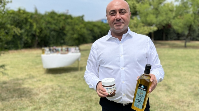 Marmarabirlik'ten rekolte mesajı: "Bolluğu krize dönüştürmeyelim"
Marmarabirlik çatısını genişletiyor, yeni ortaklarını kabul ediyor
Marmarabirlik Başkanı Ali Yıldız:
"Bu yıl kriz değil, bolluk ve bereket yılı olacak"
"Yoğun yeni ortak başvuruları güvenin göstergesi"