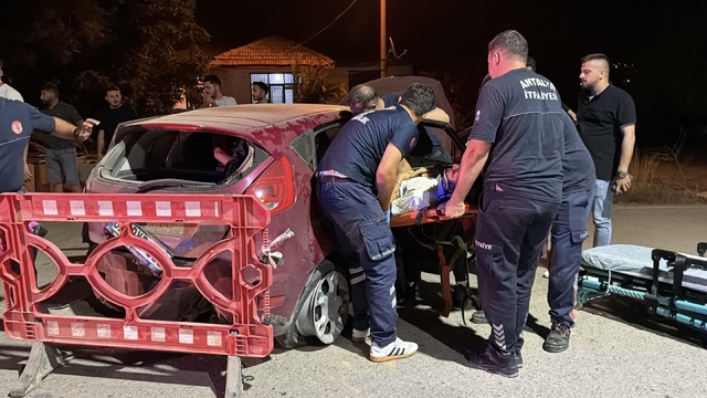 Gazipaşa'da otomobil takla attı: 4 yaralı
Araçta sıkışan bir kişi ekiplerce kurtarıldı