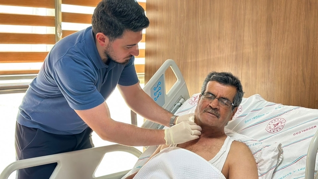 Siirt'te felç riski taşıyan hasta başarılı şah damarı ameliyatıyla sağlığına kavuştu