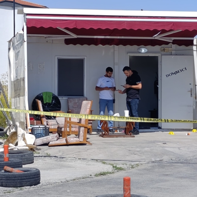 Afyonkarahisar'da minibüs durağına silahlı saldırı: 1 ölü, 1 yaralı