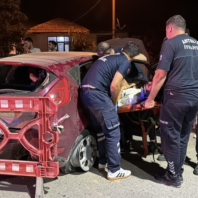 Gazipaşa'da otomobil takla attı: 4 yaralı
Araçta sıkışan bir kişi ekiplerce...