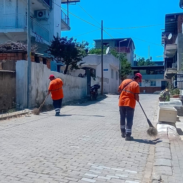 Efeler'de temizlik çalışmaları sürüyor