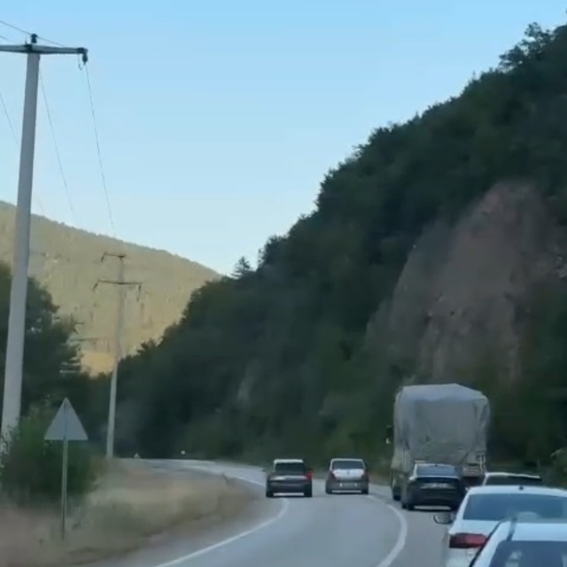 Karabük-Yenice kara yolunda tehlikeli sollamalar kamerada