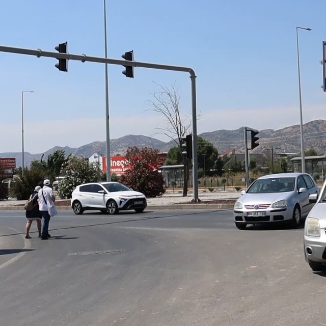 Aydın Şehir Hastanesi ulaşımındaki tehlikeli güzergaha hastalar çözüm bekli...