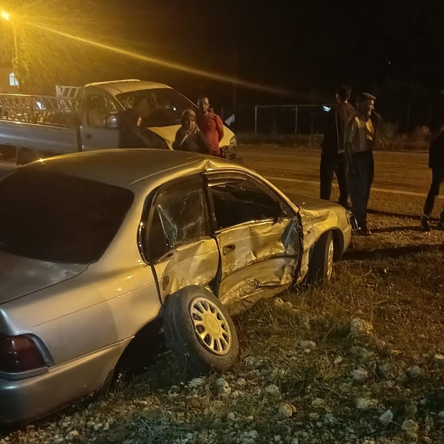 Otomobil ile kamyonet çarpıştı: 2 yaralı