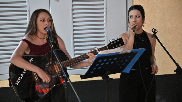 Müziğin ritmi Manisa sokaklarında