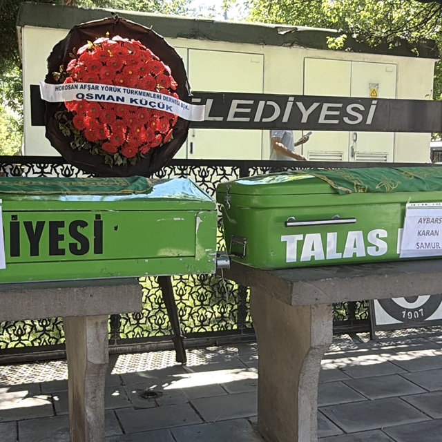 Feci kazada hayatını kaybeden anne ve 8 aylık bebeği yan yana toprağa veril...