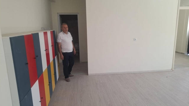 Göreve başlar başlamaz ilk durağı yeni okul oldu