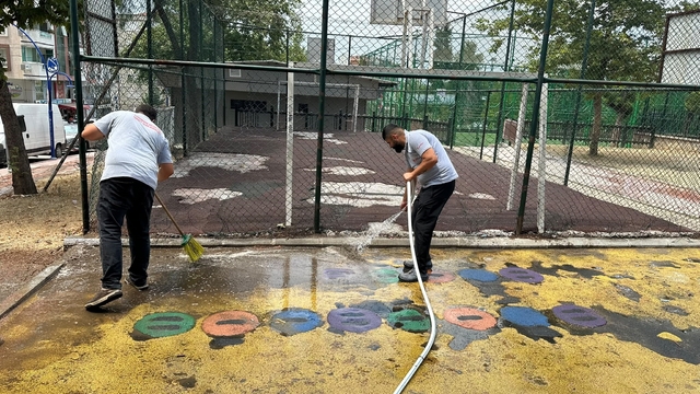 Yunusemre'de çocuk parkları pırıl pırıl oluyor