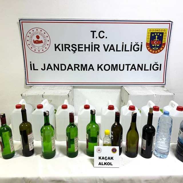 Kırşehir'de 48 litre kaçak alkol ve el yapımı içki ele geçirildi